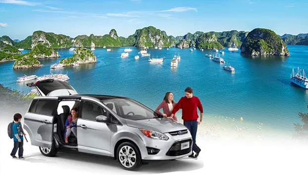 Gia đình đi du lịch bằng xe riêng